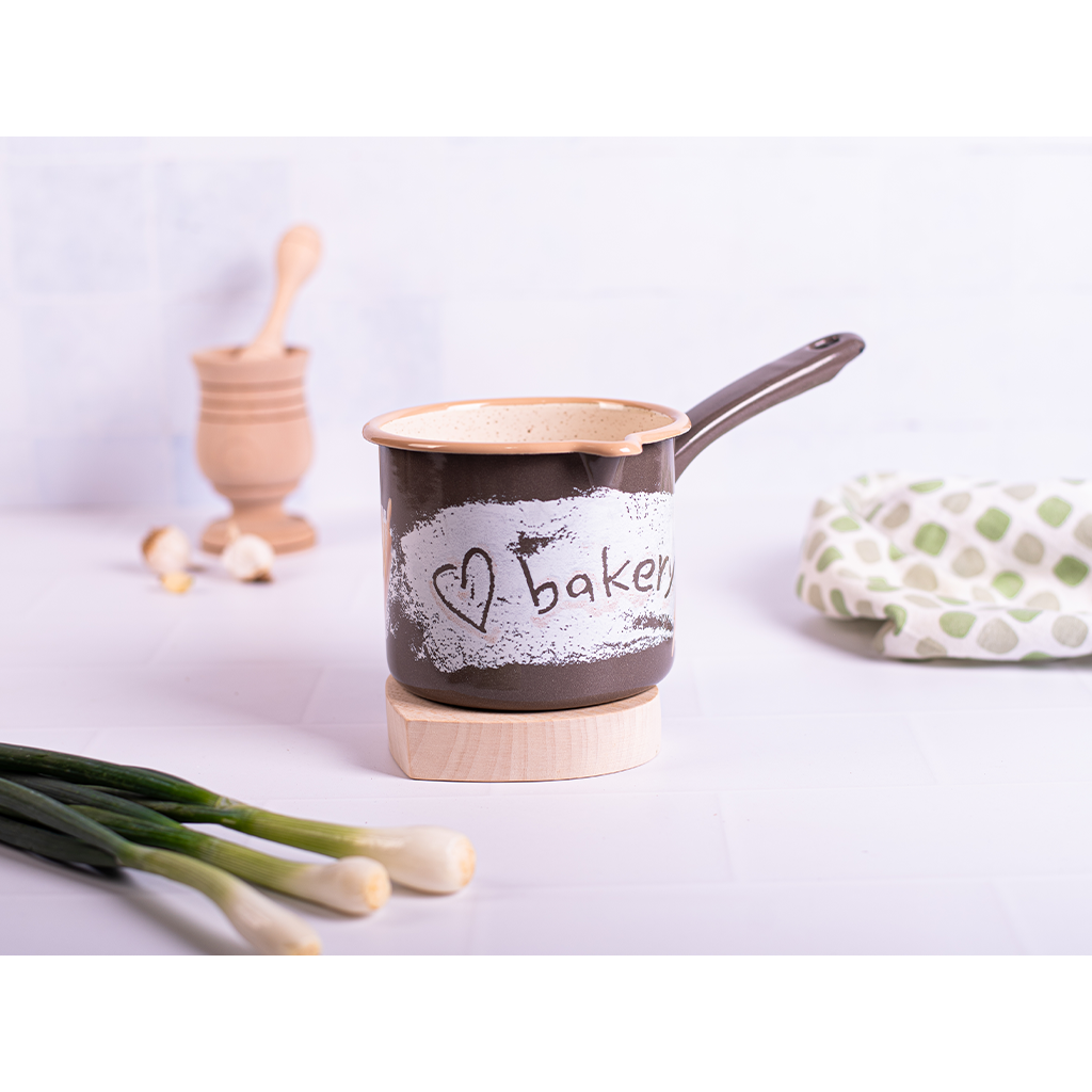 Cana cu Maner Lung Bakery 1.2L Metal Emailat Diametru 12CM Maro/Bej